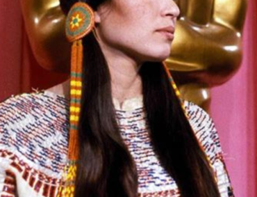 SACHEEN LITTLEFEATHER, WHO DELIVERED MARLON BRANDO’S OSCAR REJECTION SPEECH, DIES AT 75.