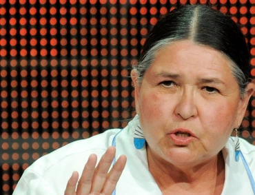 Sacheen Littlefeather, Who Delivered Marlon Brando’s Oscar Rejection Speech, Dies at 75. 5 Sacheen Littlefeather, Who Delivered Marlon Brando’s Oscar Rejection Speech, Dies at 75.
